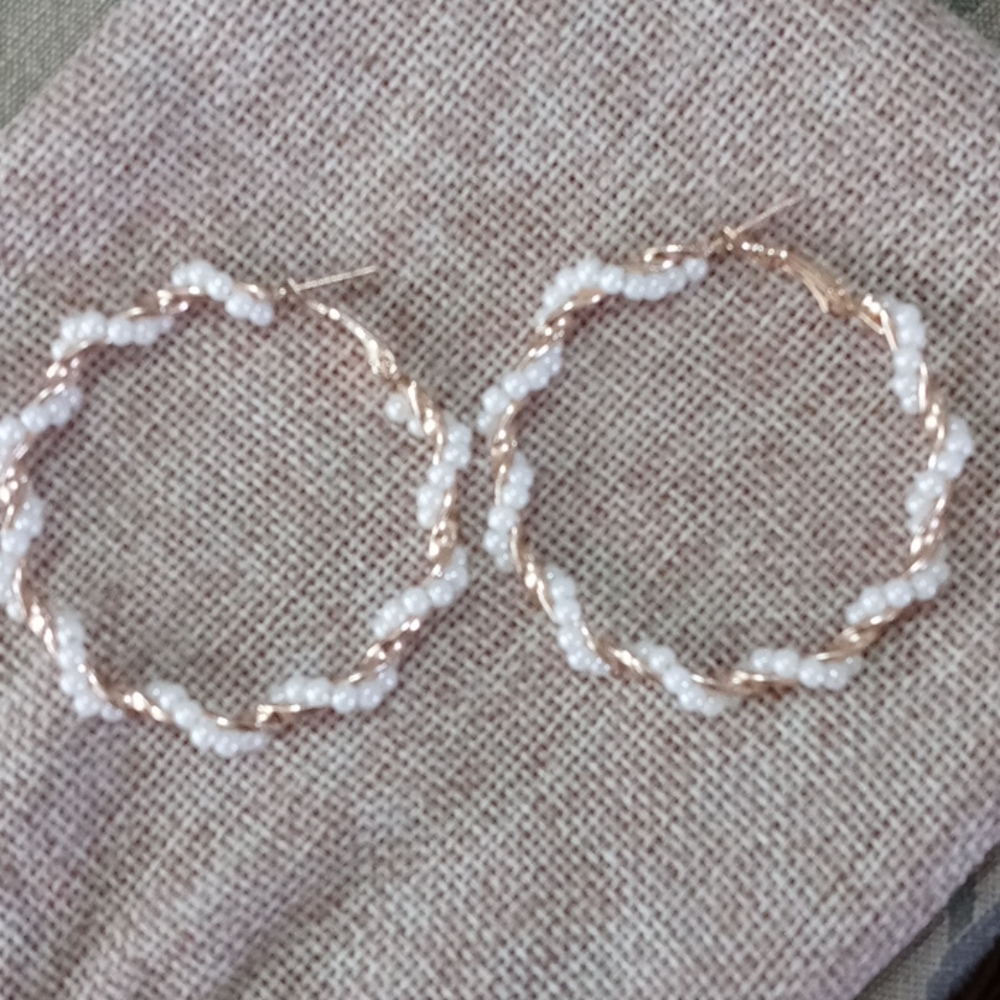 Pearl Clutchless Hoop Earrings